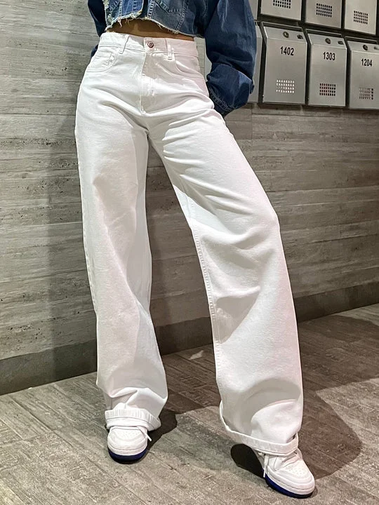 How to Wear and Style Yourself with White Wide-Leg Jeans?
